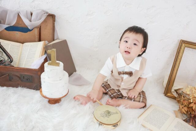 .

カメラ目線が上手で
いろんなおもちゃで遊びながら
楽しんでくれました☺️🤍

撮影後半、少し疲れてきても
ママとパパの応援のおかげで
最後まで頑張ってくれました🌻

#photostudiohimawari 
#フォトスタジオヒマワリ
#滋賀県フォトスタジオ 
#フォトスタジオ 
#スタジオ撮影
#753撮影 
#753 
#七五三
#滋賀753 
#滋賀七五三
#バースデーフォト 
#関西フォトスタジオ 
#京都フォトスタジオ 
#滋賀バースデー
#滋賀フォト