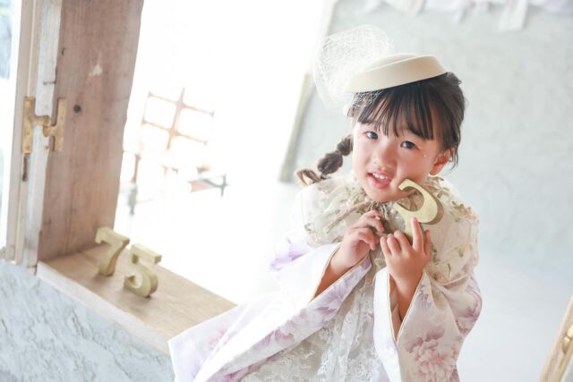 .

753photo🤍

少しドキドキしながらも
ニコニコ笑顔で見せてくれて
最後まで頑張ってくれました🥰

#photostudiohimawari 
#フォトスタジオヒマワリ
#滋賀県フォトスタジオ 
#フォトスタジオ 
#スタジオ撮影
#753撮影 
#753 
#七五三
#滋賀753 
#滋賀七五三
#バースデーフォト 
#関西フォトスタジオ 
#京都フォトスタジオ 
#滋賀バースデー
#滋賀フォト