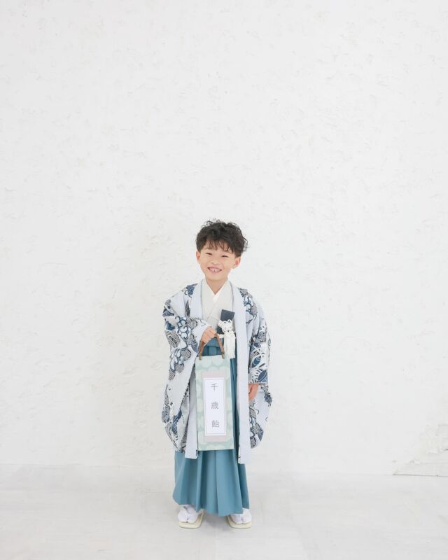 .

753photo🤍

ニコニコ笑顔が上手で
カメラに向かって
たくさん素敵な笑顔を
見せてくれました☺️🤍

#photostudiohimawari 
#フォトスタジオヒマワリ
#滋賀県フォトスタジオ 
#フォトスタジオ 
#スタジオ撮影
#753撮影 
#753 
#七五三
#滋賀753 
#滋賀七五三
#バースデーフォト 
#関西フォトスタジオ 
#京都フォトスタジオ 
#滋賀バースデー
#滋賀フォト