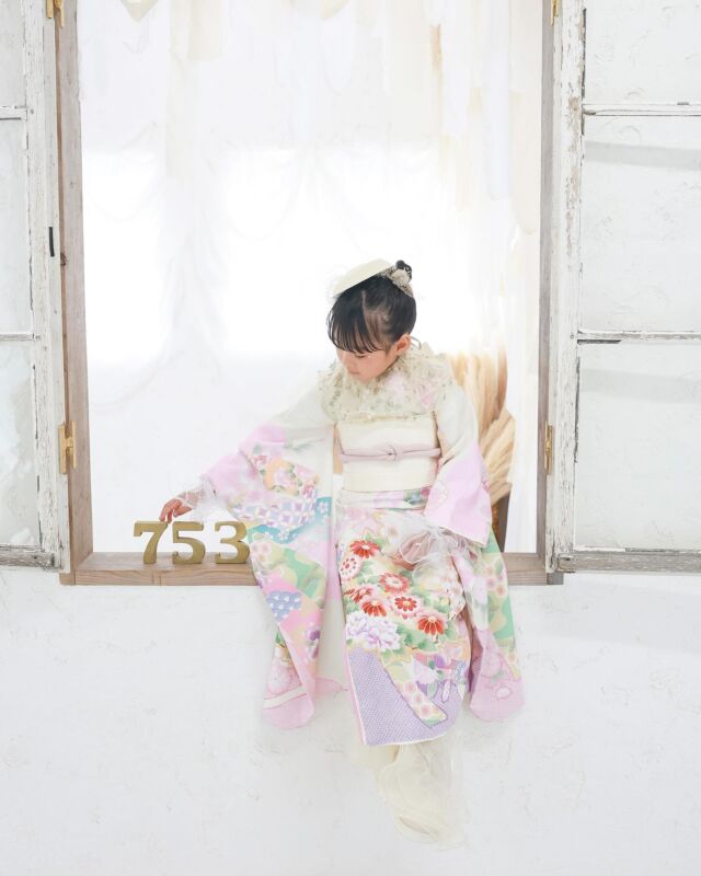 .

753photo🤍

たくさんお話ししながら
ニコニコ笑顔で
撮影させてくれました🥰🤍

#photostudiohimawari 
#フォトスタジオヒマワリ
#滋賀県フォトスタジオ 
#フォトスタジオ 
#スタジオ撮影
#753撮影 
#753 
#七五三
#滋賀753 
#滋賀七五三
#バースデーフォト 
#関西フォトスタジオ 
#京都フォトスタジオ 
#滋賀バースデー
#滋賀フォト