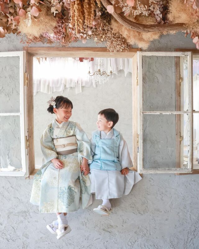 .

753photo🤍

仲良し兄弟で
２人でニコニコのお顔を
見せてくれました☺️🤍

#photostudiohimawari 
#フォトスタジオヒマワリ
#滋賀県フォトスタジオ 
#フォトスタジオ 
#スタジオ撮影
#753撮影 
#753 
#七五三
#滋賀753 
#滋賀七五三
#バースデーフォト 
#関西フォトスタジオ 
#京都フォトスタジオ 
#滋賀バースデー
#滋賀フォト