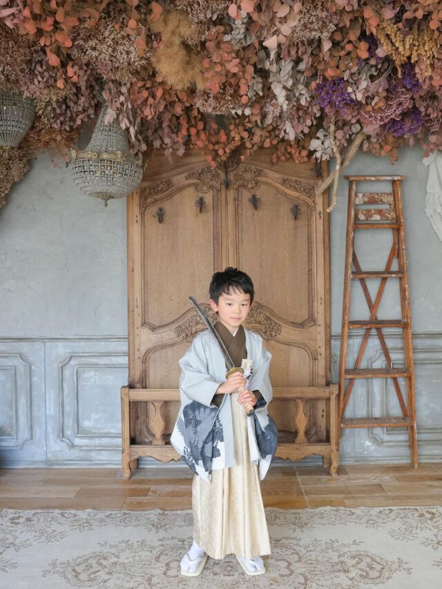 .

753photo🤍

カメラを向けたらニコニコ〜☺️と
笑ってくれたり
刀を持ったらカッコいいスイッチも入って
かっこいい表情も見せてくれました😊🌟

#photostudiohimawari 
#フォトスタジオヒマワリ
#滋賀県フォトスタジオ 
#フォトスタジオ 
#スタジオ撮影