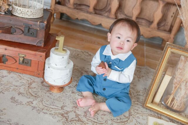 .

1st birthday photo🤍

最初はドキドキしながらも
ママパパやスタッフと一緒に遊びながら
最後まで頑張ってくれました🥰

#photostudiohimawari 
#フォトスタジオヒマワリ
#滋賀県フォトスタジオ 
#フォトスタジオ 
#スタジオ撮影