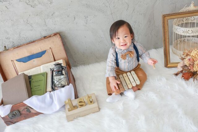 .

1st birthday photo🤍

カメラ目線が上手で
ニコニコ笑顔や
シャボン玉を見た不思議そうな表情など
いろんな表情を見せてくれました☺️

#photostudiohimawari 
#フォトスタジオヒマワリ
#滋賀県フォトスタジオ 
#フォトスタジオ 
#スタジオ撮影