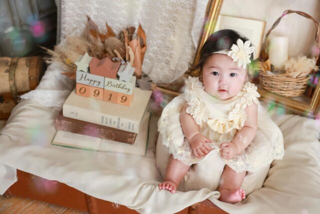 .

half birthday photo🤍

ママとパパを見つけて
ニコっ☺️と笑うお顔が
可愛すぎました🥰🤍
カメラ目線も上手で
最後まで頑張ってくれました📷🤍

#photostudiohimawari 
#フォトスタジオヒマワリ
#滋賀県フォトスタジオ 
#フォトスタジオ 
#スタジオ撮影