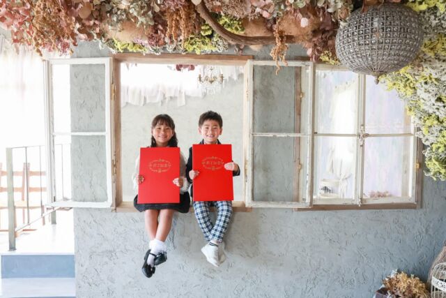 .

フレンドフォト　イベント🤍🤍

フレンドフォトイベントで
お越しいただきました🥰
お2人とも1度スタジオで撮影してくださったことがあり
顔つきがお兄さんお姉さんになっていて
成長を感じさせていただきました🥺🤍
小学校楽しんでくださいね☺️💓
またお会いできるの楽しみにしています🌻

#photostudiohimawari 
#フォトスタジオヒマワリ
#滋賀県フォトスタジオ 
#フォトスタジオ 
#スタジオ撮影