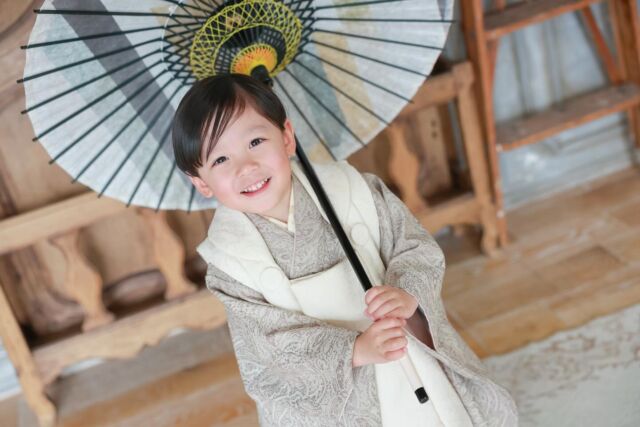 .

753photo🤍

最初は少し緊張した様子でしたが
慣れてきたらたくさんかわいい笑顔を見せてくれて
最後にはいっぱいお話ししてくれました🥰🤍

#photostudiohimawari 
#フォトスタジオヒマワリ
#滋賀県フォトスタジオ 
#フォトスタジオ 
#スタジオ撮影