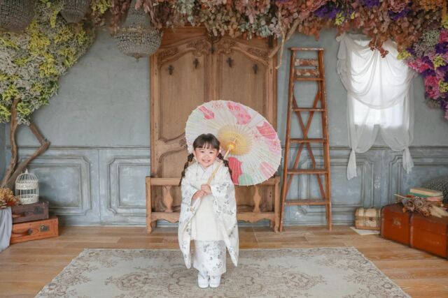 .

753 photo🤍

ニコニコ笑顔が可愛くて
たくさん遊びながら
最後まで頑張ってくれました☺️🤍

#photostudiohimawari 
#フォトスタジオヒマワリ
#滋賀県フォトスタジオ 
#フォトスタジオ 
#スタジオ撮影