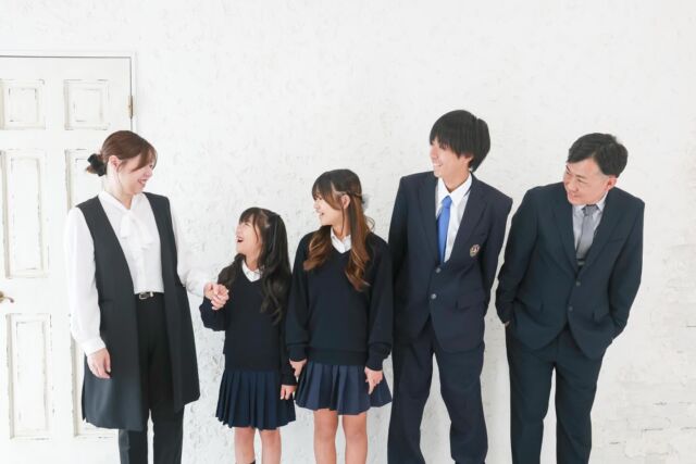 .

家族写真プラン🤍

家族写真プランで仲良しご家族の
撮影をさせていただきました🥰
最後まで楽しく撮影させていただきました🌱
また機会がありましたら是非himawariに
来ていただけたら嬉しいです☺️🤍

今しか残せない家族写真を
是非himawariで残しませんか📷🤍

#photostudiohimawari 
#フォトスタジオヒマワリ
#滋賀県フォトスタジオ 
#フォトスタジオ 
#スタジオ撮影