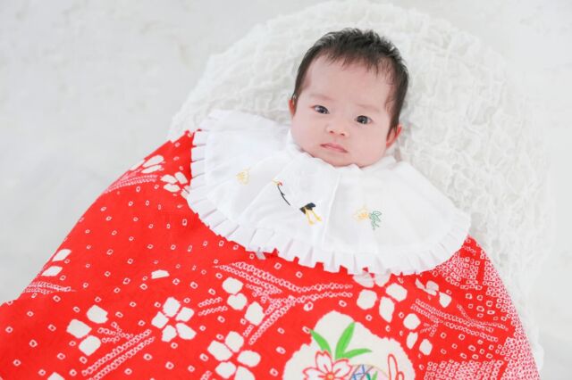 .

お宮photo🤍

お持ち込みの産着で
撮影させていただきました🥰
カメラ目線が上手で
不思議そうにカメラを見てくれるお顔や
眠たくなってきて睡魔と戦う姿が
可愛すぎました☺️🤍
また大きくなったときにお会いできることを
楽しみにしています🌱

#photostudiohimawari 
#フォトスタジオヒマワリ
#滋賀県フォトスタジオ 
#フォトスタジオ 
#スタジオ撮影