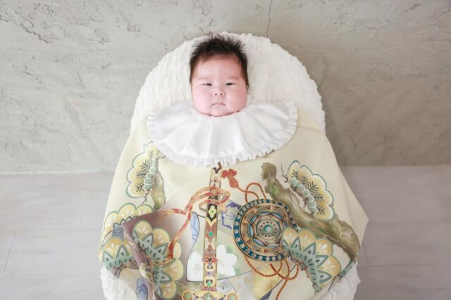 .

お宮photo♡

オープンしてすぐにお兄ちゃんの1歳のバースデーで
ご来店してくださったお客様が
弟くんのお宮参りの撮影でまたご来店くださいました🥰
カメラ目線が上手で
不思議そうにカメラを追いかけたり
にやっと笑ってくれたりと
いろんな表情を見せてくれました☺️🤍

#photostudiohimawari 
#フォトスタジオヒマワリ
#滋賀県フォトスタジオ 
#フォトスタジオ 
#スタジオ撮影