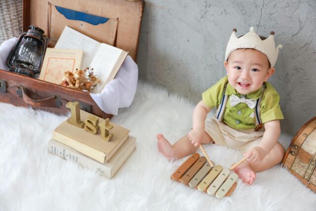 .

1st birthday photo🤍

スタッフと一緒に遊びながら
たくさんニコニコ笑顔を
見せてくれました🥰💓
シャボン玉をみて
嬉しそうにしてくれて
こちらも嬉しかったです🫧

#photostudiohimawari 
#フォトスタジオヒマワリ
#滋賀県フォトスタジオ 
#フォトスタジオ 
#スタジオ撮影