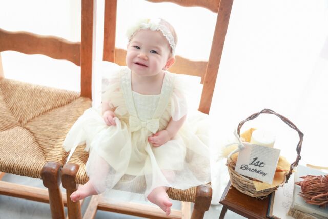.

1stbirthday photo♡

ご来店くださったときから
ニコニコ笑顔を見せてくれたお子様🥰
途中眠たくなってきても
最後まで頑張ってくれました☺️
ママパパと目が合って
ニコ☺️っと笑う表情が可愛かったです🤭🤍

#photostudiohimawari 
#フォトスタジオヒマワリ
#滋賀県フォトスタジオ 
#フォトスタジオ 
#スタジオ撮影