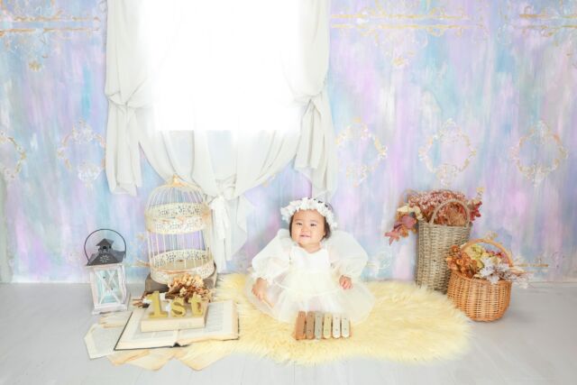 .

1st birthday photo♡

最初はドキドキした様子でしたが
慣れてきたら可愛い笑顔を
たくさん見せてくれました🥰
シャボン玉を見て喜んでいる姿が
可愛かったです🫧

#photostudiohimawari 
#フォトスタジオヒマワリ
#滋賀県フォトスタジオ 
#フォトスタジオ 
#スタジオ撮影