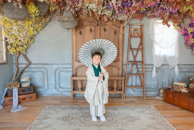 .

753photo♡

ニコニコ笑顔が上手で
スタッフと一緒に
クイズを楽しみながら
最後まで頑張ってくれました🥰

#photostudiohimawari 
#フォトスタジオヒマワリ
#滋賀県フォトスタジオ 
#フォトスタジオ 
#スタジオ撮影