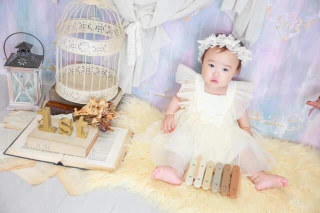 .

1st birthday photo🤍

少し緊張しながらも
最後まで頑張ってくれました☺️🤍
初めてシャボン玉を見て
不思議そうにしている表情も
可愛かったです🥰🫧

#photostudiohimawari 
#フォトスタジオヒマワリ
#滋賀県フォトスタジオ 
#フォトスタジオ 
#バーズデーフォト