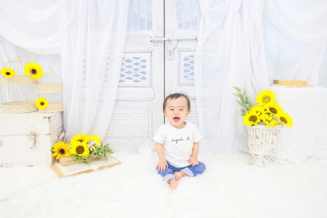 .

2周年パシャフォトイベント🤍

7/29でphoto studio himawariは
2周年を迎えました🌻
たくさんのご家族との出会い、
大切な記念日を一緒に残せたことに、
心から感謝しています🥰
これからも皆さまの「大切な瞬間」を
笑顔いっぱいでお手伝いできるよう努めてまいります🌱
3年目のphoto studio himawariも
どうぞよろしくお願いいたします🌻

パシャフォトイベントでは
たくさんの方にご来店いただきました🥰
初めての場所でドキドキしながらも頑張ってくださったり
何回目かのご来店で成長した姿を見せてくれたりと
楽しみながら撮影させていただきました！
またお会いできることを楽しみにしております🌟

#photostudiohimawari 
#フォトスタジオヒマワリ
#滋賀県フォトスタジオ 
#フォトスタジオ 
#パシャフォト