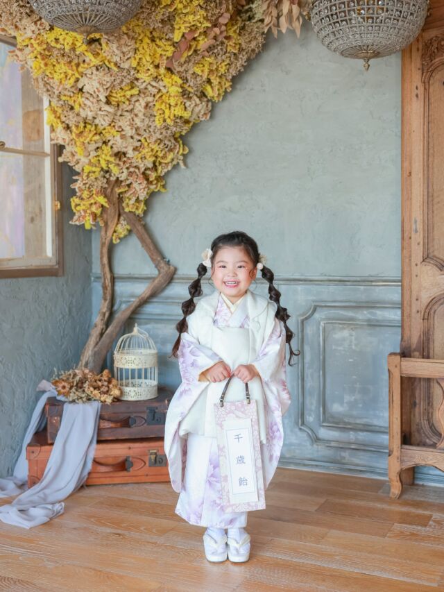 .

753photo🤍

最初は少しドキドキしていた様子でしたが
慣れてきた可愛いニコニコ笑顔を見せてくれて
スタッフと一緒に楽しく撮影してくれました🥰

#photostudiohimawari 
#フォトスタジオヒマワリ
#滋賀県フォトスタジオ 
#フォトスタジオ 
#七五三フォト