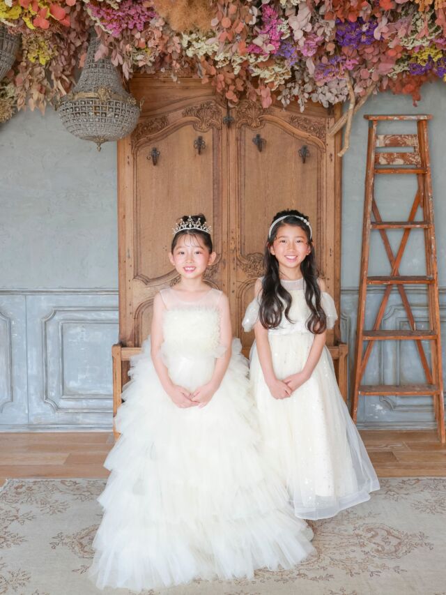 .

姉妹photo🤍

2年前にお姉ちゃんの七五三撮影に来てくださって
今回は妹ちゃんの七五三撮影でご来店くださいました📷🤍
2人ともお姉さんになっていて
成長を感じながら撮影させていただきました🥰

#photostudiohimawari 
#フォトスタジオヒマワリ
#滋賀県フォトスタジオ 
#フォトスタジオ 
#姉妹フォト