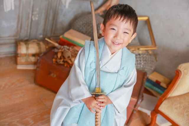 .

753photo🤍

最初は少しドキドキしていた様子でしたが
スタッフと一緒に遊んでいくうちに慣れてきて
たくさん笑顔を見せてくれました☺️🤍

#photostudiohimawari 
#フォトスタジオヒマワリ
#滋賀県フォトスタジオ 
#フォトスタジオ 
#七五三フォト