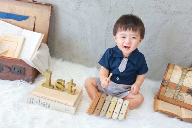 .

plan ▶︎ 1st birthday photo🤍
studio ▶︎ テソロ

ママパパと目合って
ニコ☺️っと笑ったり
おもちゃで遊んで喜んでいる姿が
可愛すぎました🥰🌟

#photostudiohimawari 
#フォトスタジオヒマワリ
#滋賀県フォトスタジオ 
#フォトスタジオ 
#バーズデーフォト