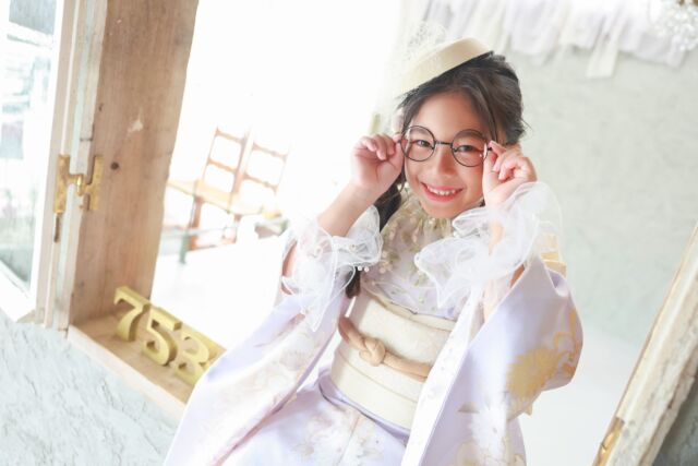 .

plan ▶︎ 753photo🤍
studio ▶︎ テソロ

ニコニコ笑顔も
澄まし顔もとても上手で
可愛い表情をたくさん見せてくれました🥰
お兄ちゃんとの兄妹写真では
２人でクイズを楽しみながら
仲良く撮影してくれました☺️🌟

#photostudiohimawari 
#フォトスタジオヒマワリ
#滋賀県フォトスタジオ 
#フォトスタジオ 
#七五三フォト