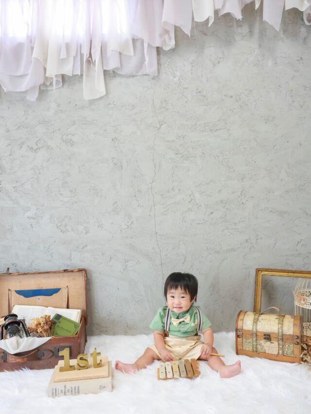 .

1st birthday photo🤍

ママパパを見てニコッと笑ったり
スタッフと遊んで
声を出して笑う姿が可愛かったです☺️🌟
シャボン玉を見てとても喜んでくれました🥰🫧

#photostudiohimawari 
#フォトスタジオヒマワリ
#滋賀県フォトスタジオ 
#フォトスタジオ 
#バーズデーフォト